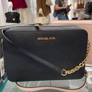 Michael Kors Jet Set Item Large East West Zip Crossbody Leather Black